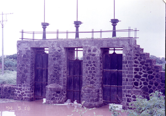 M. S. Industries - Screw Type Gate